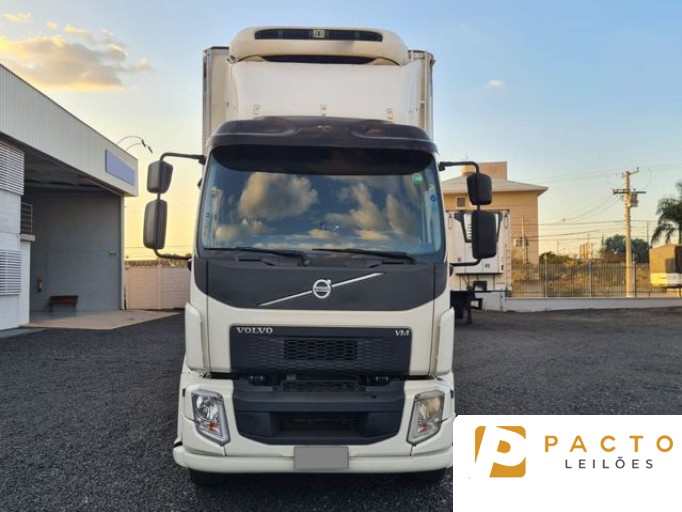 VOLVO VM 330 15/15